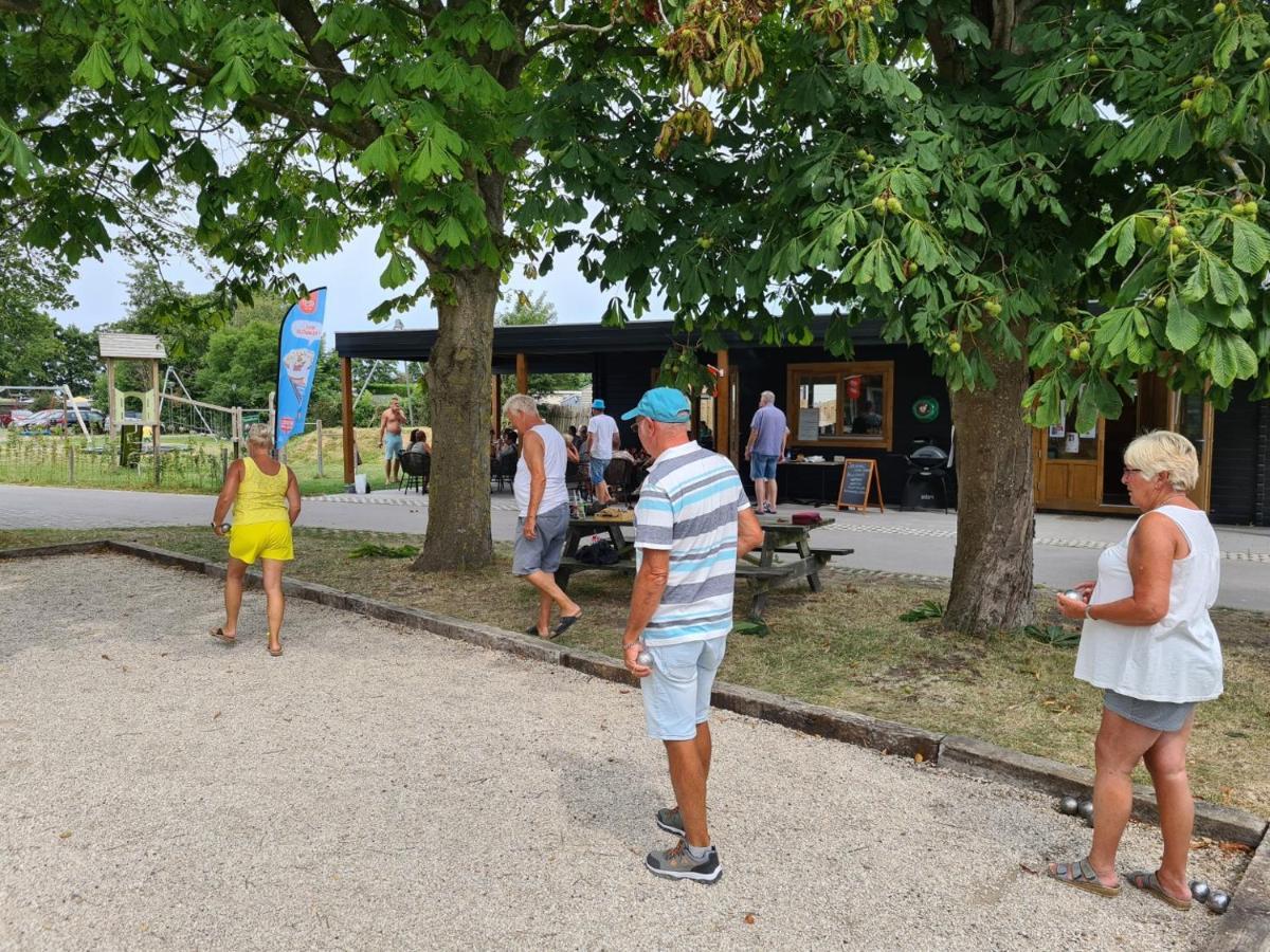Bungalow 36 Op Recreatiepark De Wielen Sint Maarten Bagian luar foto